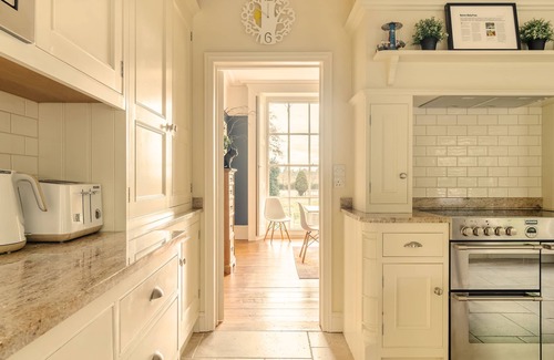 Hopton House | Stunning Georgian House - Sleeps 8 - Heart of Norfolk Broads