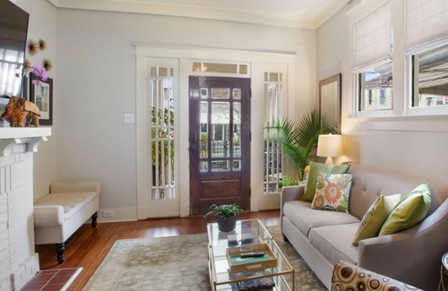 Milan Apartment | STUNNING GETAWAY ★ CHEF'S KITCHEN ★ NEAR STREETCAR