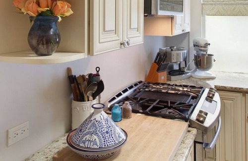 Milan Apartment | STUNNING GETAWAY ★ CHEF'S KITCHEN ★ NEAR STREETCAR