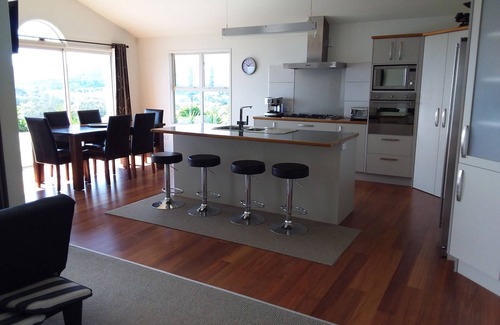 Preece Point House | Stunning Getaway - Panoramic Views. Private/Spacious/4 Bedrooms/2 Bathrooms