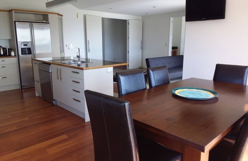 Preece Point House | Stunning Getaway - Panoramic Views. Private/Spacious/4 Bedrooms/2 Bathrooms