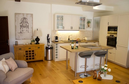 Lalinde Cottage | Stunning Gite in the Dordogne countryside, 30 minutes from Bergerac