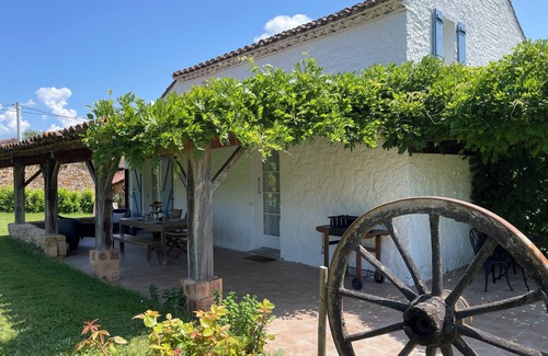 Cuzorn Cottage | Stunning Gite, private garden, large heated pool, tranquil and historic setting