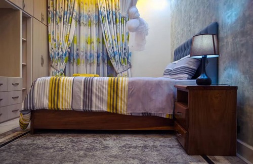 Central Kampala Bed & Breakfast | stunning golden views just a short 10-minute walk to Acacia Mall buzz