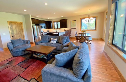 Red Lodge House | Stunning Golf Course Home with Hot Tub and Spectacular Mountain Views