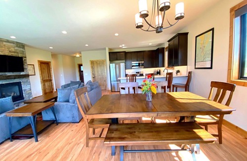 Red Lodge House | Stunning Golf Course Home with Hot Tub and Spectacular Mountain Views