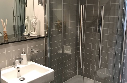 Canterbury Apartment | Stunning Ground Floor