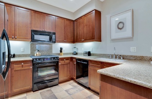 La Quinta Apartment | Stunning Ground Floor 1BR Villa #A, Steps to Pool!
