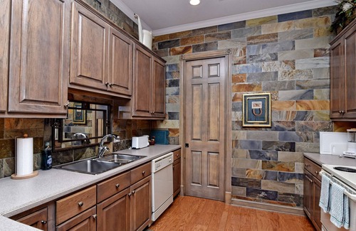 Canyon Lake House | Stunning Guadalupe Riverfront! Sleep to the sounds of a waterfall!