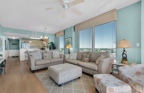 Fort Walton Beach - Destin Condo | ðStunning Gulf Views-Private Beach Across the St-Corner Balcony-Leeward Key 806