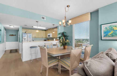 Fort Walton Beach - Destin Condo | ðStunning Gulf Views-Private Beach Across the St-Corner Balcony-Leeward Key 806