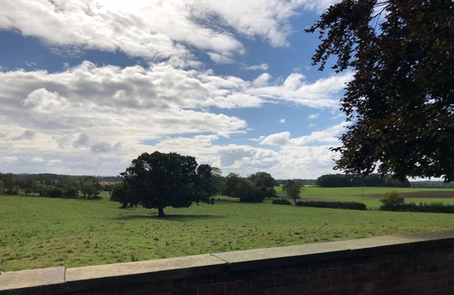 Tadcaster Apartment | Stunning Hall Cottage Near York and Leeds