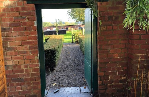 Tadcaster Apartment | Stunning Hall Cottage Near York and Leeds