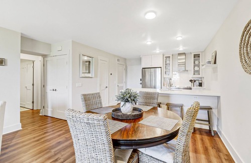 Harbour Town Condo | Stunning Harbour Town Penthouse Flat in Sea Pines, Spectacular Location!