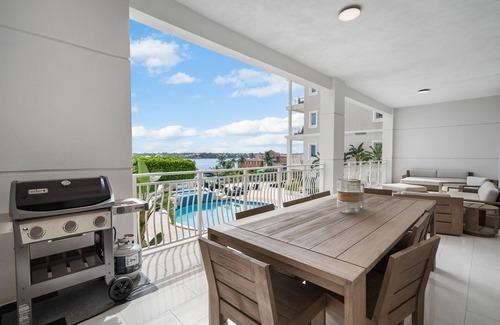 Paradise Island Condo | Stunning Harbour View Condo Luxury Rental on Paradise Island