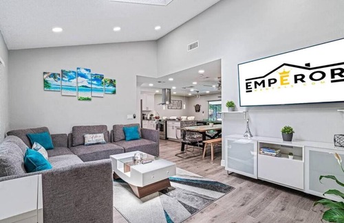 Seffner Community Alliance House | Stunning Heated Pool House Close to Tampa