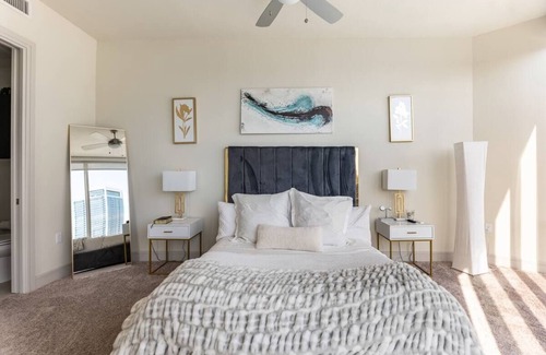 West End Condo | Stunning Hi/Rise D.T/ATX Lux Condo DT/W6th ST!