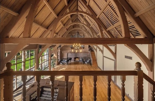 Seahurst House | Stunning High Bank 3 BDRM w/Ballroom on the Salish Sea