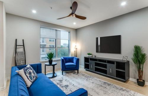 Cityplace Apartment | Stunning high-rise apartment on McKinney Avenue