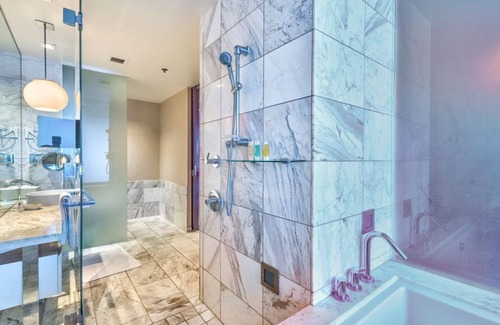 Las Vegas Apartment | Stunning High Rise Condo