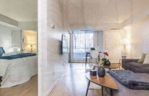 Yorkville Condo | Stunning High Rise Hotel Style 1 Bed Downtown Condo Best Location Amazing View