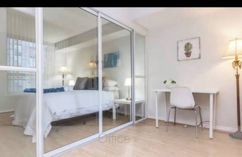 Yorkville Condo | Stunning High Rise Hotel Style 1 Bed Downtown Condo Best Location Amazing View