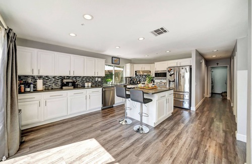 Canoga Park House | Stunning Hilltop 5BR W/View & Hot Tub!