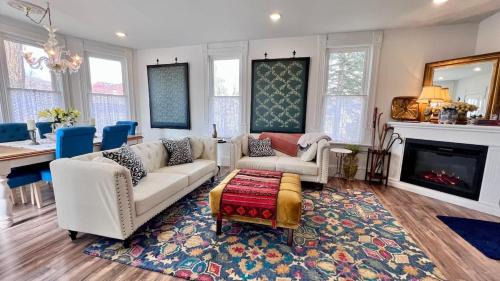 Kanab House | Stunning Historic Home Lots of Space In Town