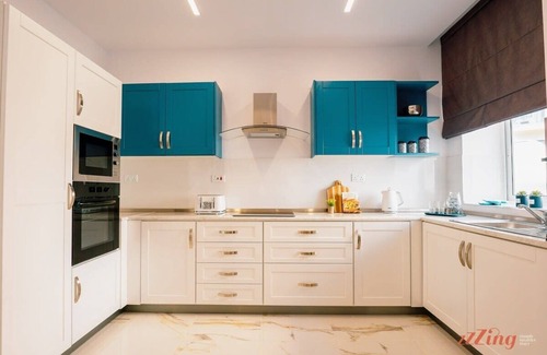 Qawra Villa | Stunning Holiday Villa with a Heated Jacuzzi