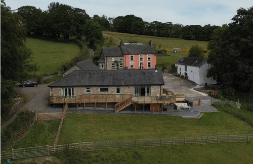 Llanybydder House | Stunning holiday home with panoramic views across the Teifi valley