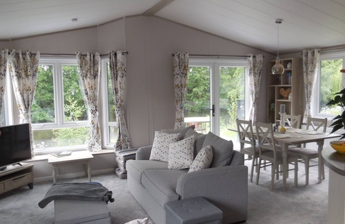 Woodfalls Ski Chalet | Stunning Holiday Lodge on Edge of New Forest