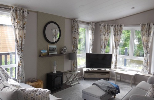 Woodfalls Ski Chalet | Stunning Holiday Lodge on Edge of New Forest