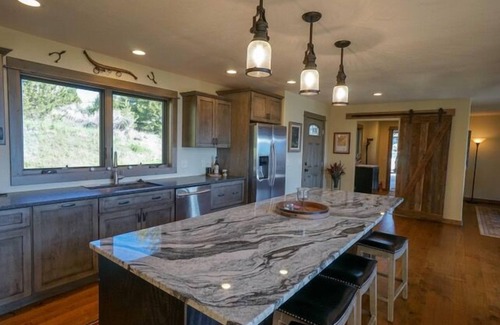 McAllister House | Stunning Hollowtop House