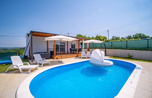 Duga Resa House | Stunning home in Cerovacki Galovici