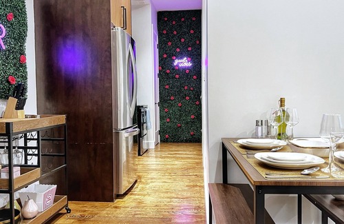 South Slope Apartment | Stunning Home Away from Home in Park Slope♛Close to NYC♛Rooftop w/View♛Laundry