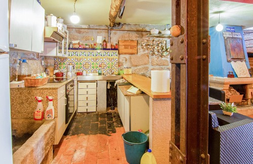 A Peroxa House | Stunning home in A Peroxa with WiFi