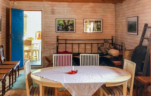 Undal House | Stunning Home In Åkerberga With Sauna