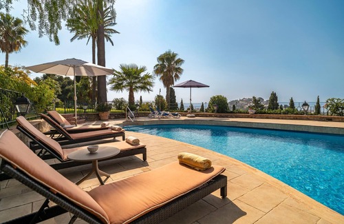 Velilla-Taramay House | Stunning home in Almuñecar