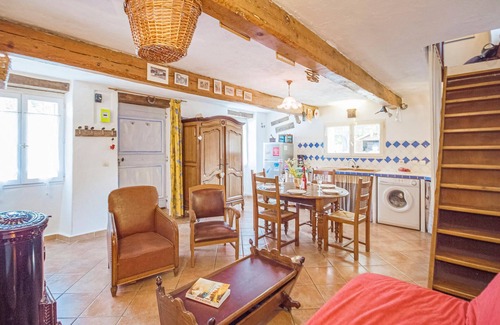 Andon House | Stunning home in Andon with kitchen