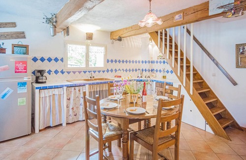Andon House | Stunning home in Andon with kitchen