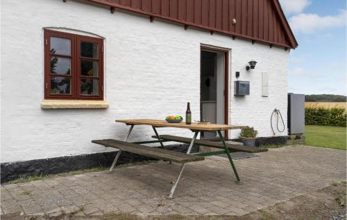 Bandholm House | Stunning Home In Bandholm With Kitchen