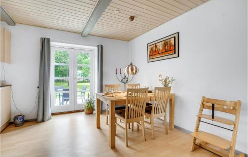 Bandholm House | Stunning Home In Bandholm With Kitchen