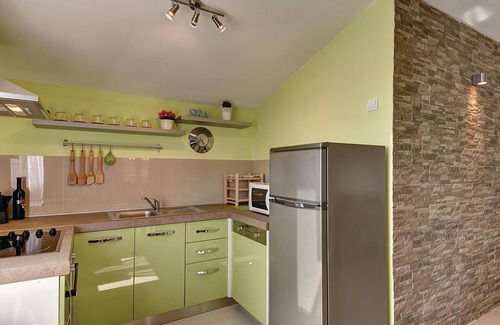 Barbariga House | Stunning home in Betiga with kitchen