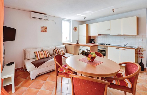 Barbariga House | Stunning home in Betiga with kitchen