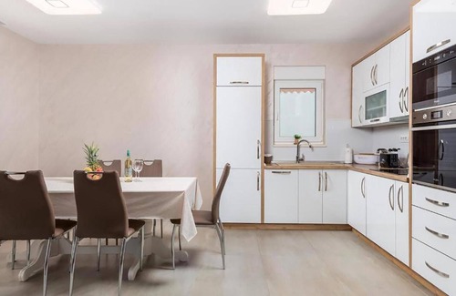Bibici House | Stunning home in Bibici