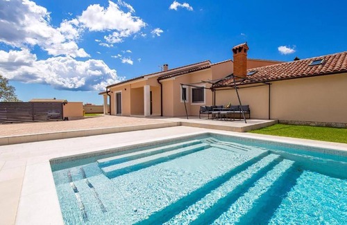 Bibici House | Stunning home in Bibici
