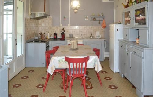 Biras House | Stunning Home In Biras With Kitchenette