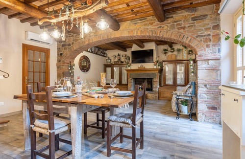 Colle di Compito House | Stunning home in Capannori with jacuzzi