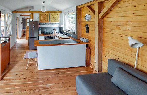 Cedynia House | Stunning home in Cedynia with kitchen