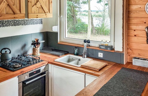 Cedynia House | Stunning home in Cedynia with kitchen
